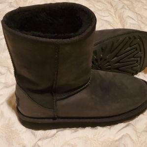 Kids Black Uggs - Size 3